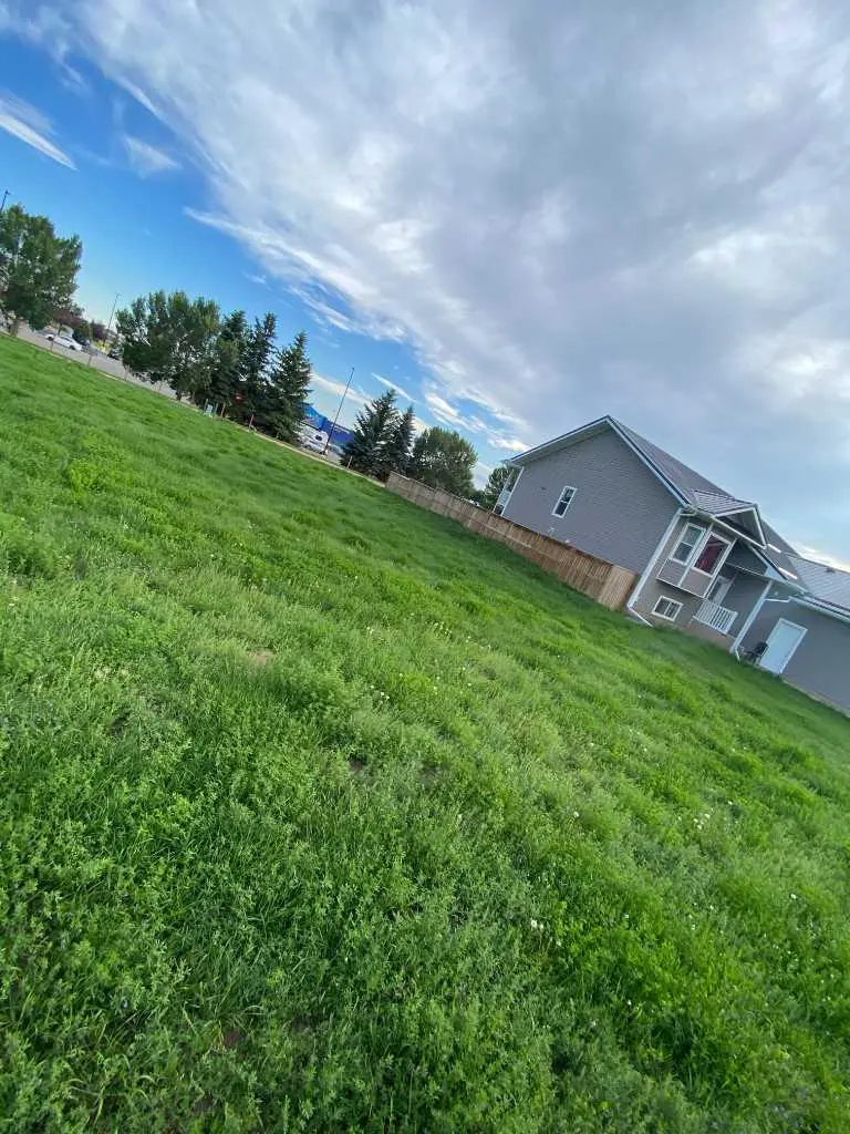 89 Upland Boulevard W