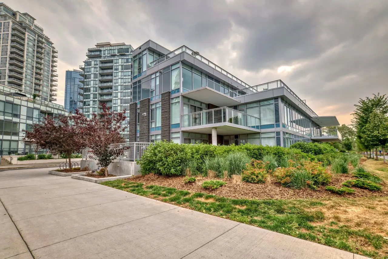 102, 88 Waterfront Mews SW