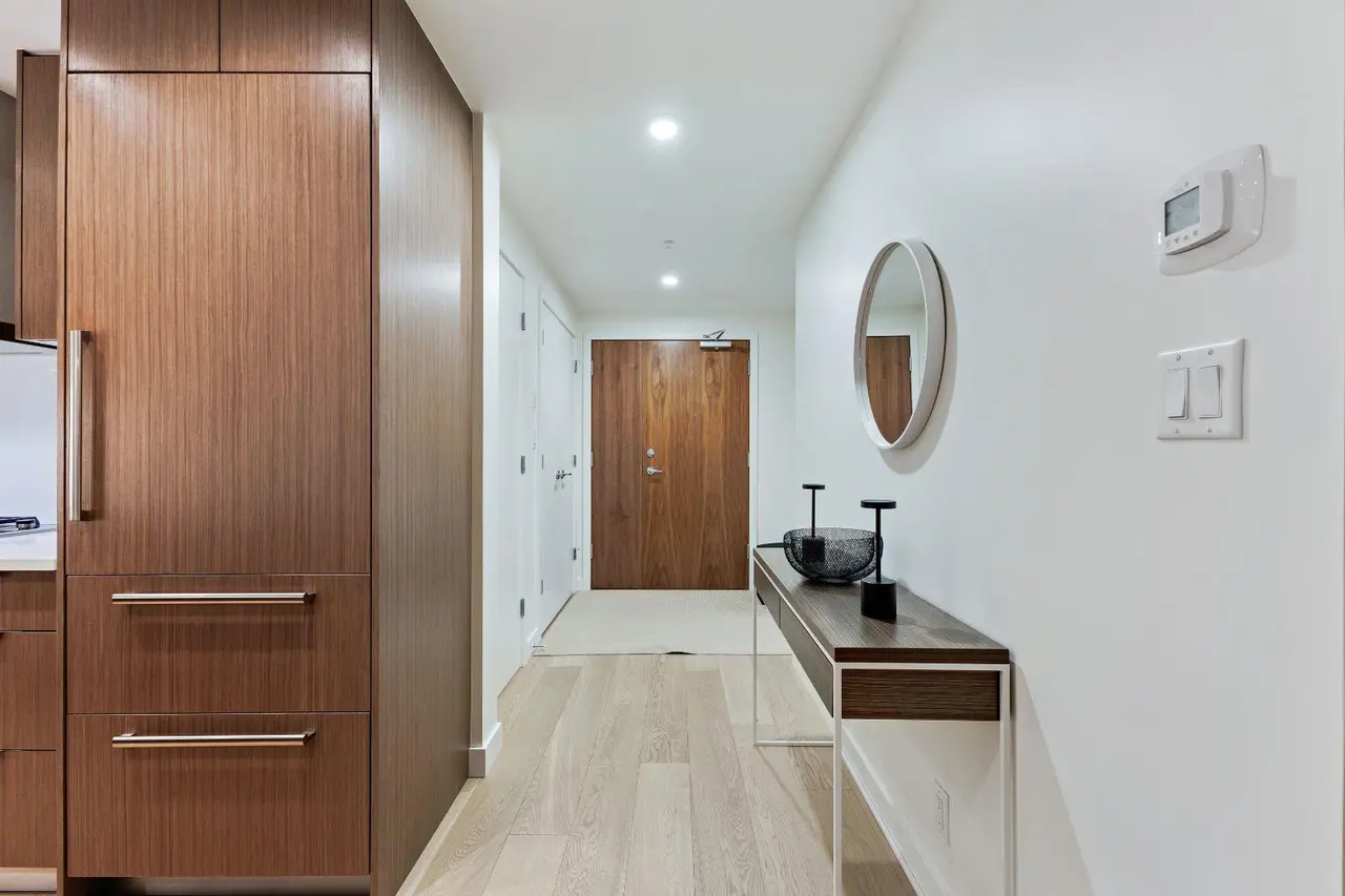104, 128 Waterfront Court SW