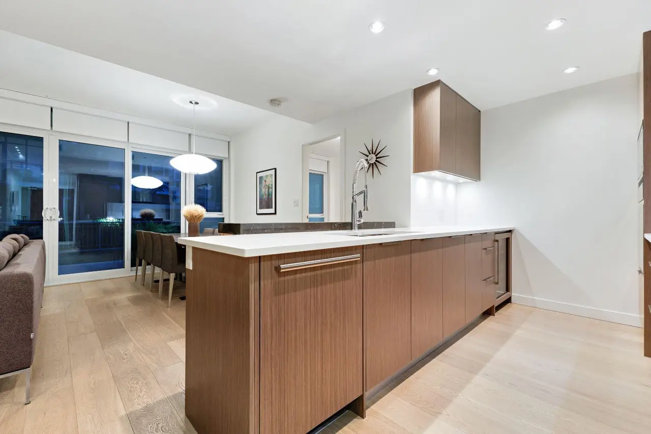 104, 128 Waterfront Court SW