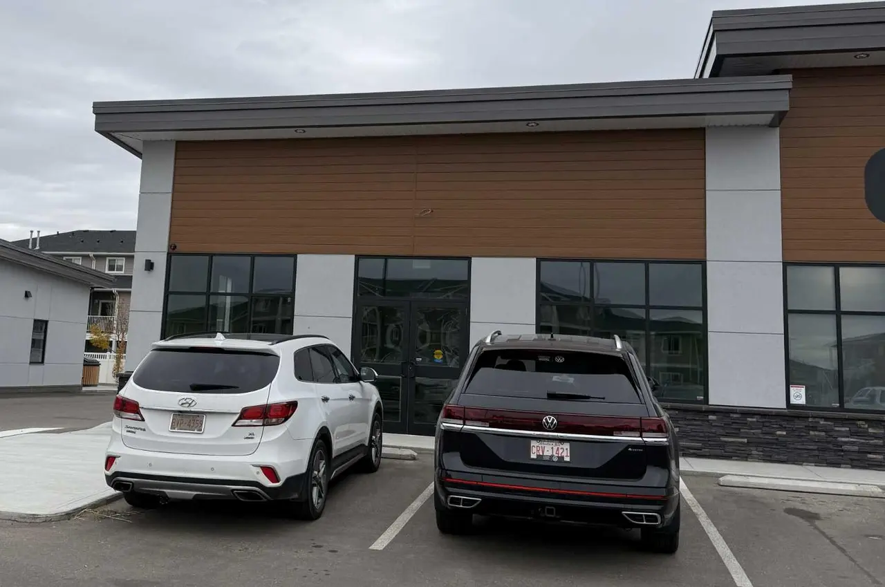 304, 4979 Southlands Drive SE