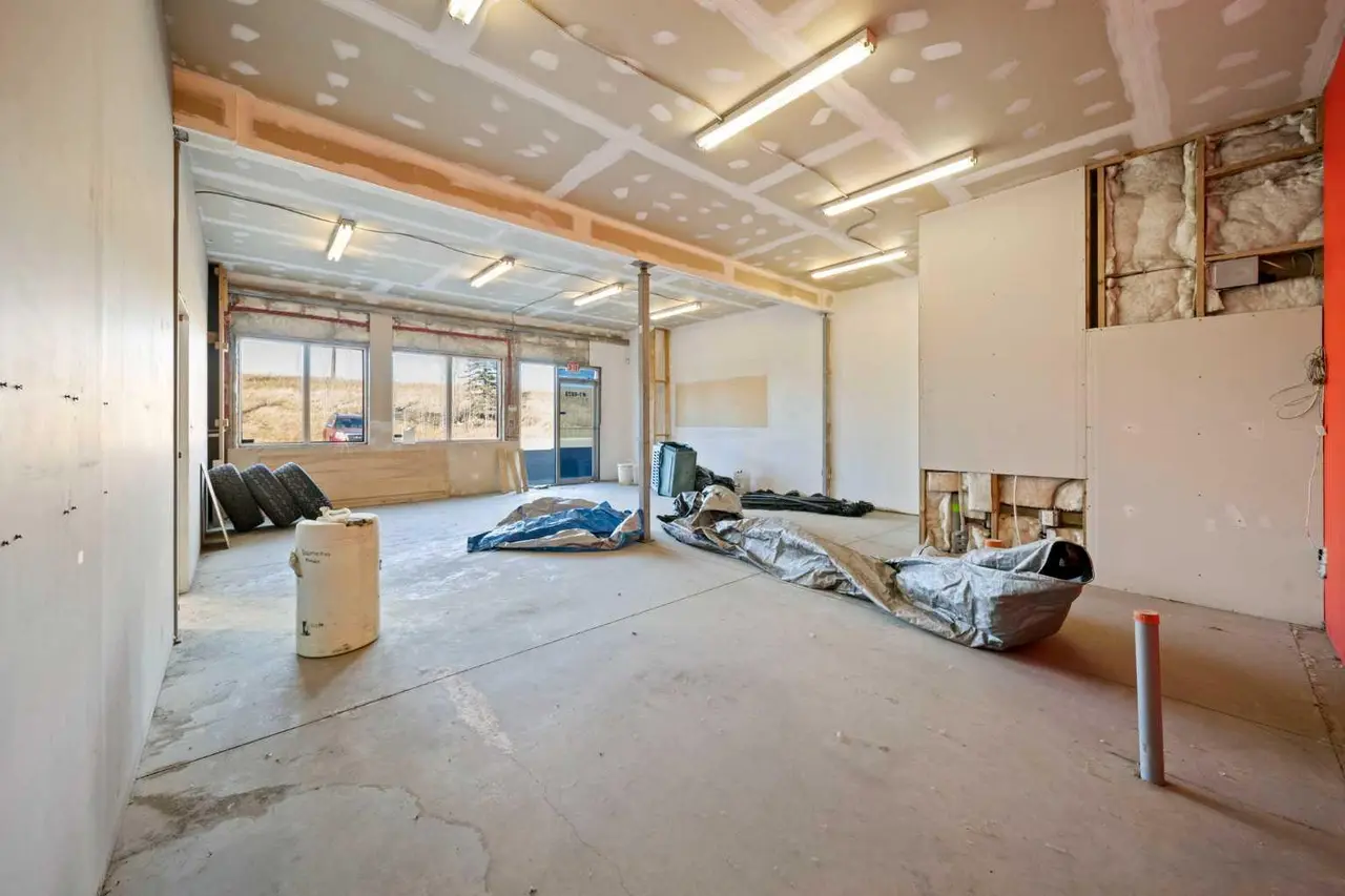 10 & 20, 8028 Edgar Industrial Crescent 