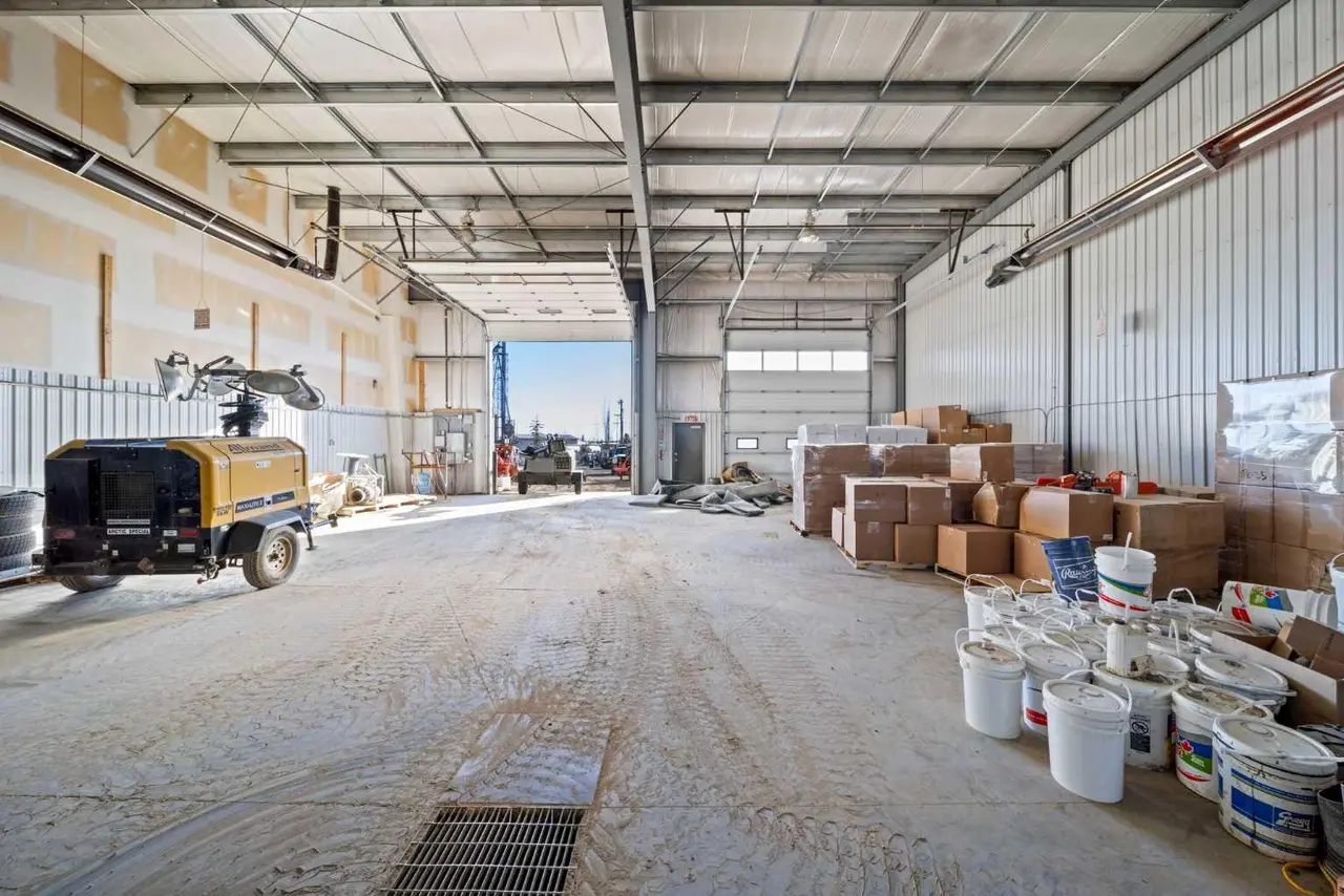 10 & 20, 8028 Edgar Industrial Crescent 