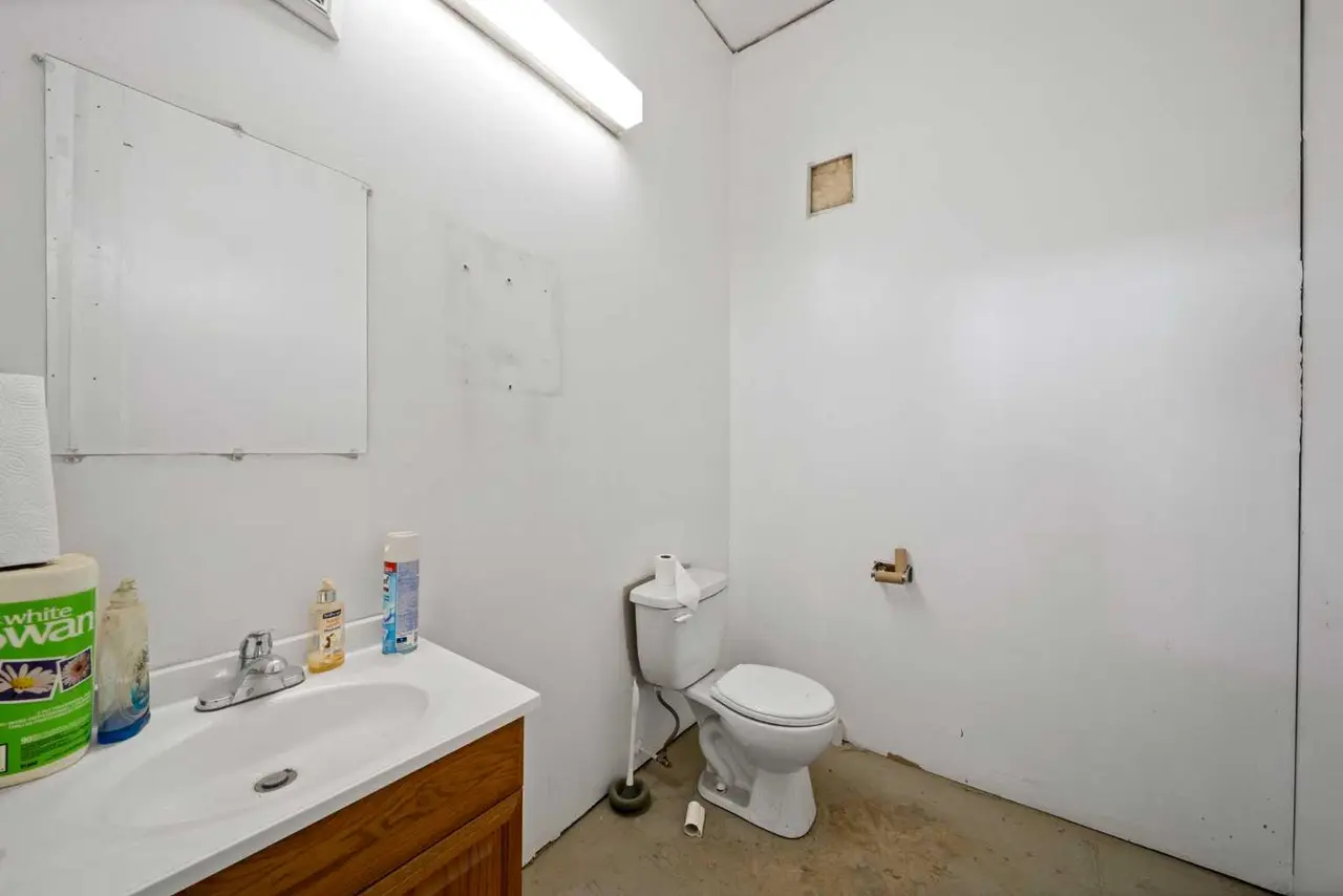 10 & 20, 8028 Edgar Industrial Crescent 