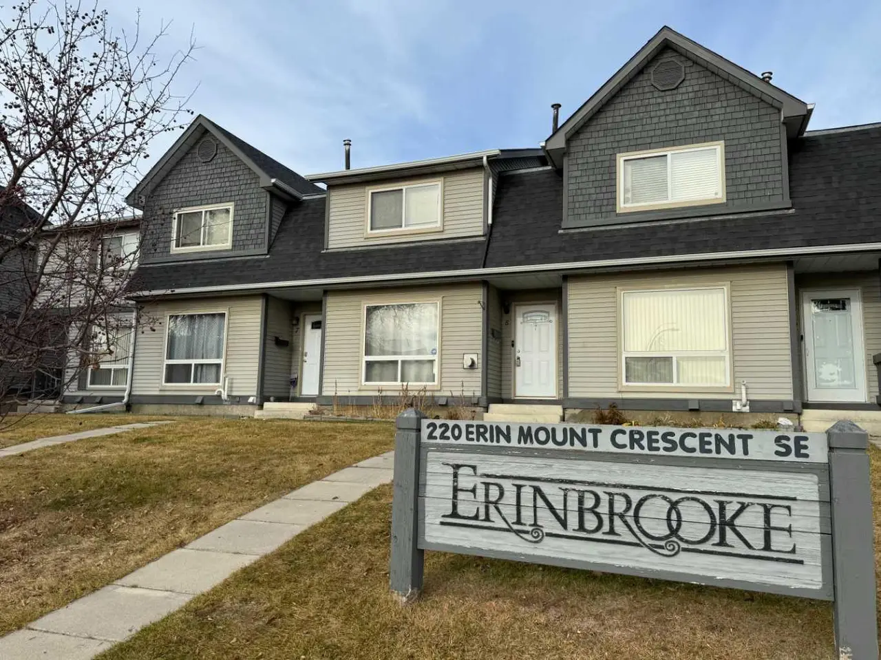 8, 220 Erin Mount Crescent SE