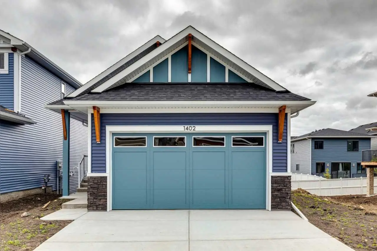 1402 Bayview Crescent SW