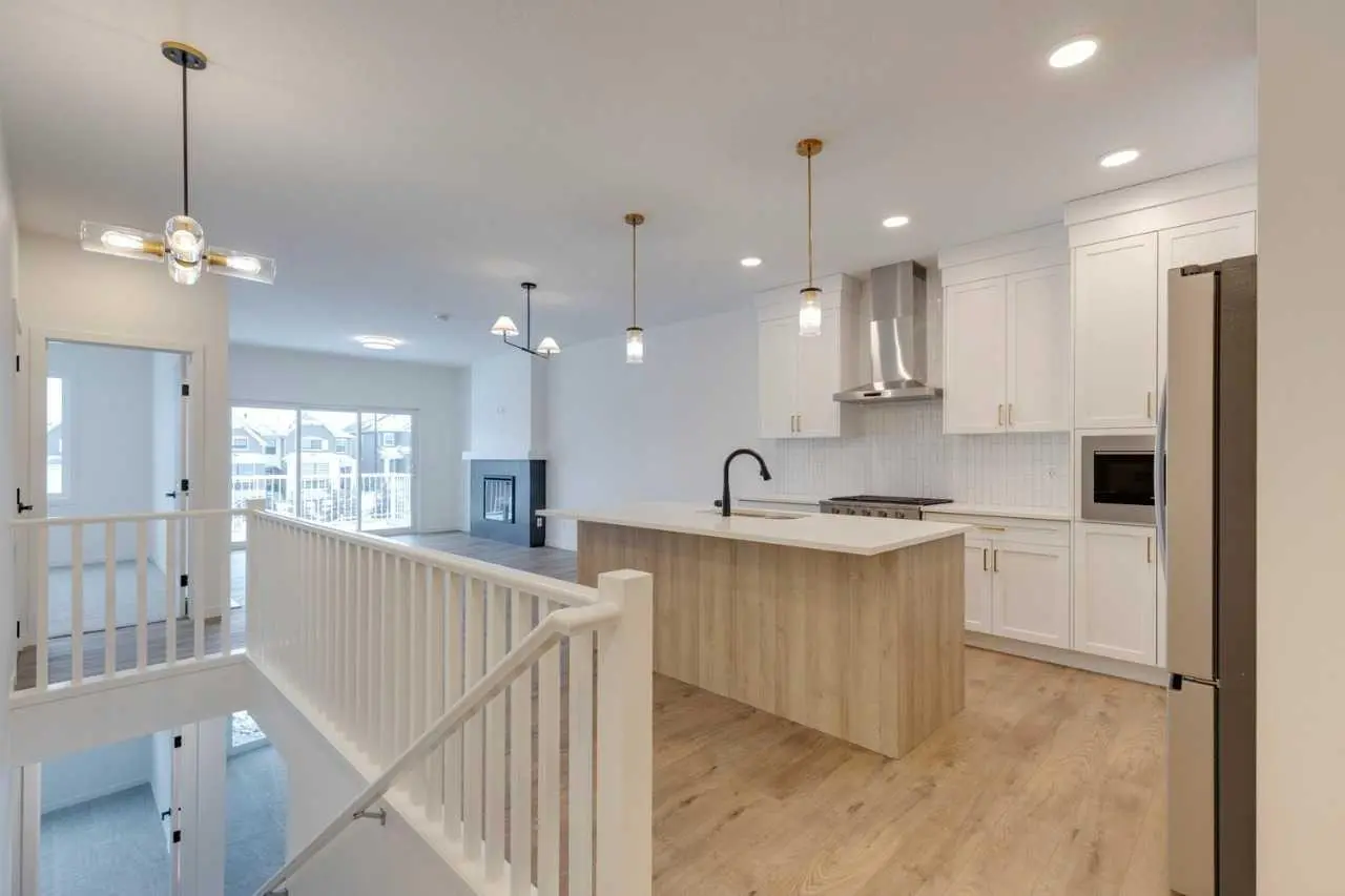 1402 Bayview Crescent SW