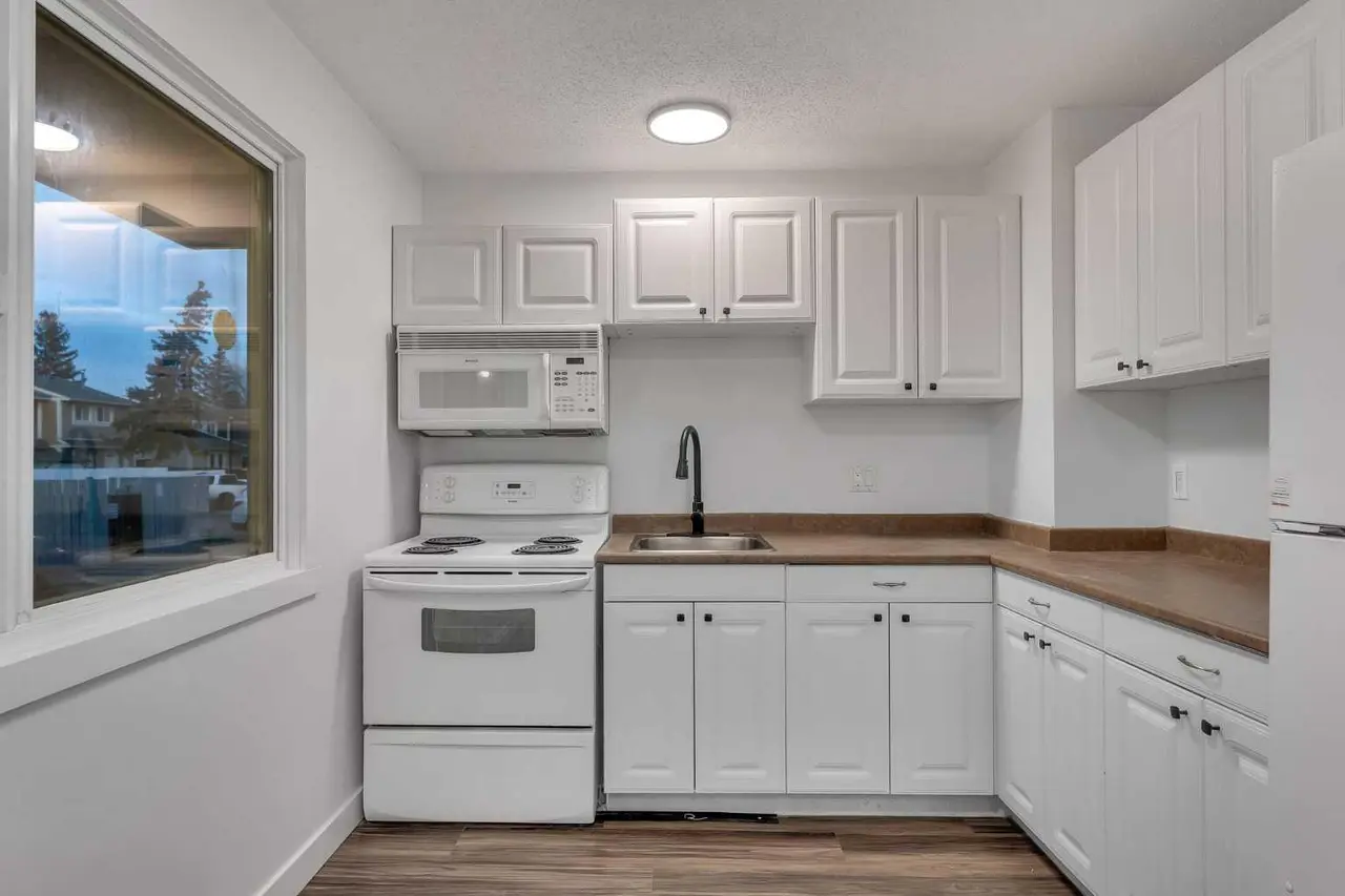 429 Georgian Villas NE