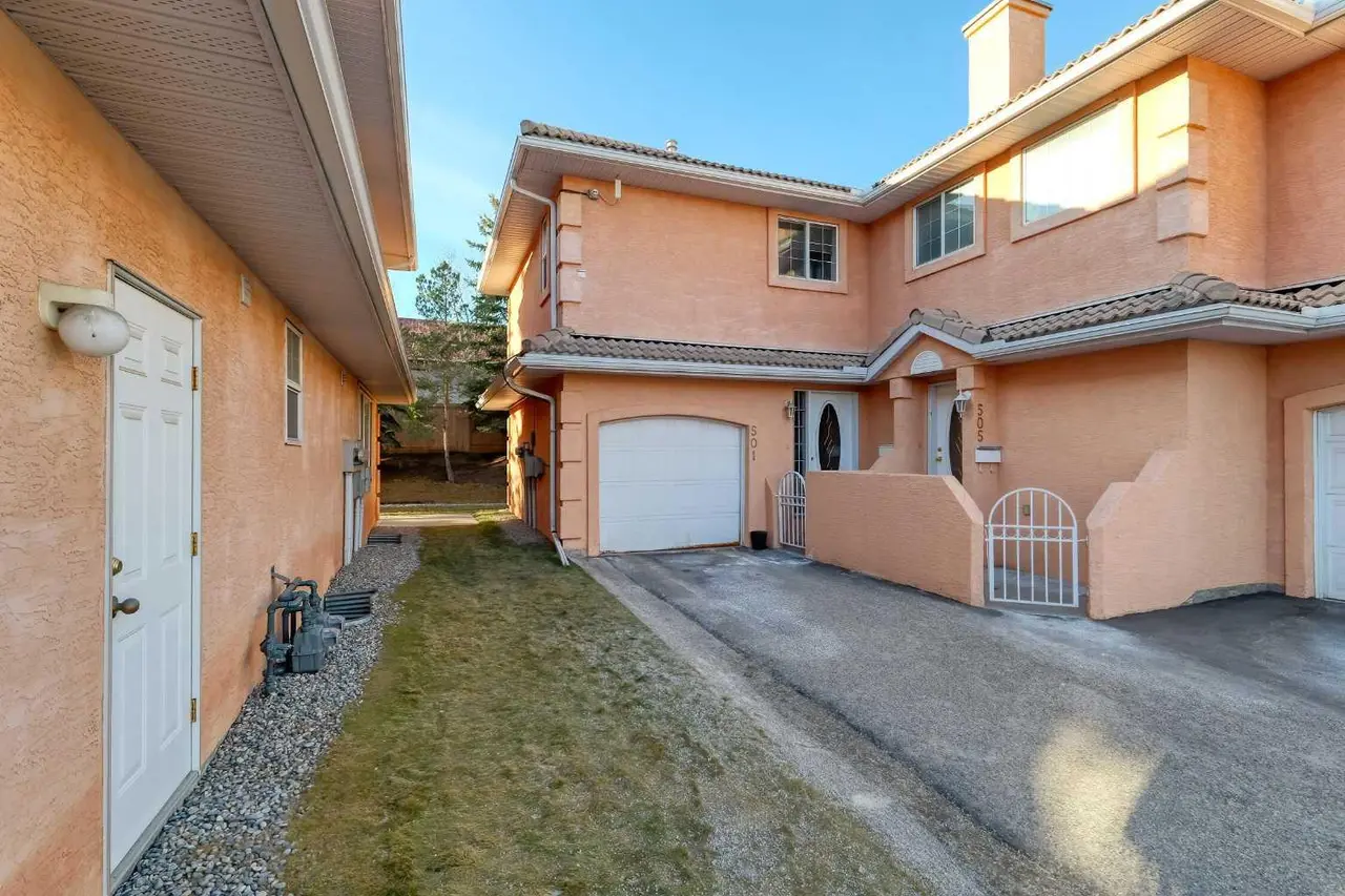 501 Coral Cove NE