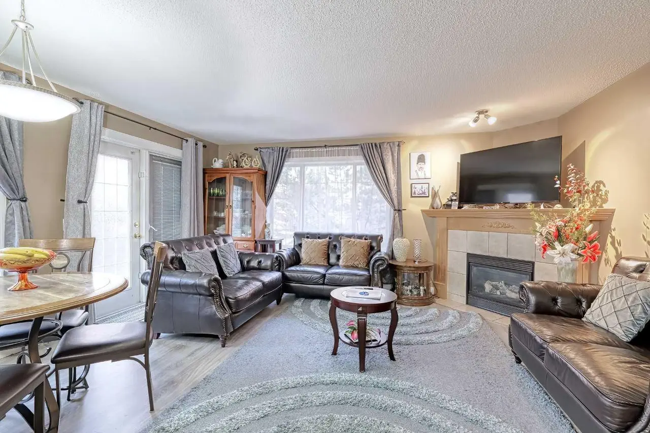 501 Coral Cove NE