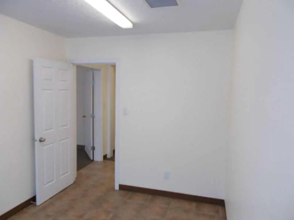 105, 11302 95 Avenue 