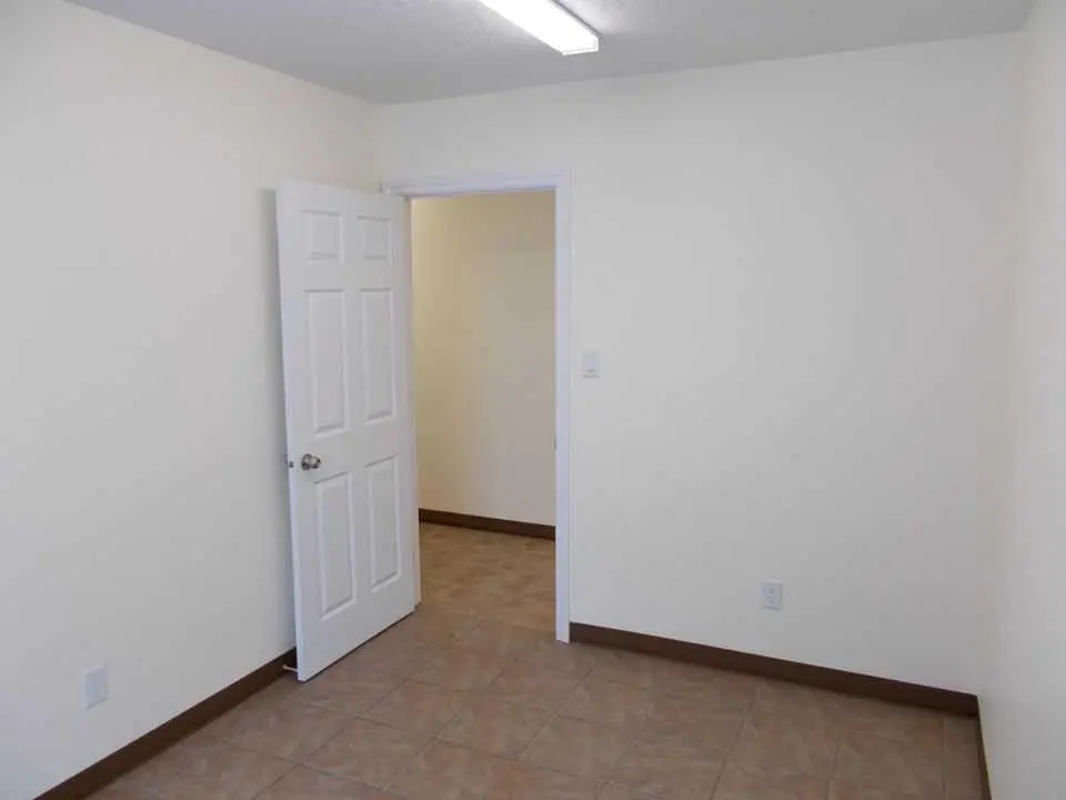 105, 11302 95 Avenue 