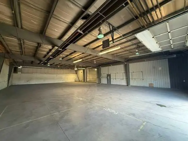 110 & 140, 8319 Chiles Industrial Avenue 