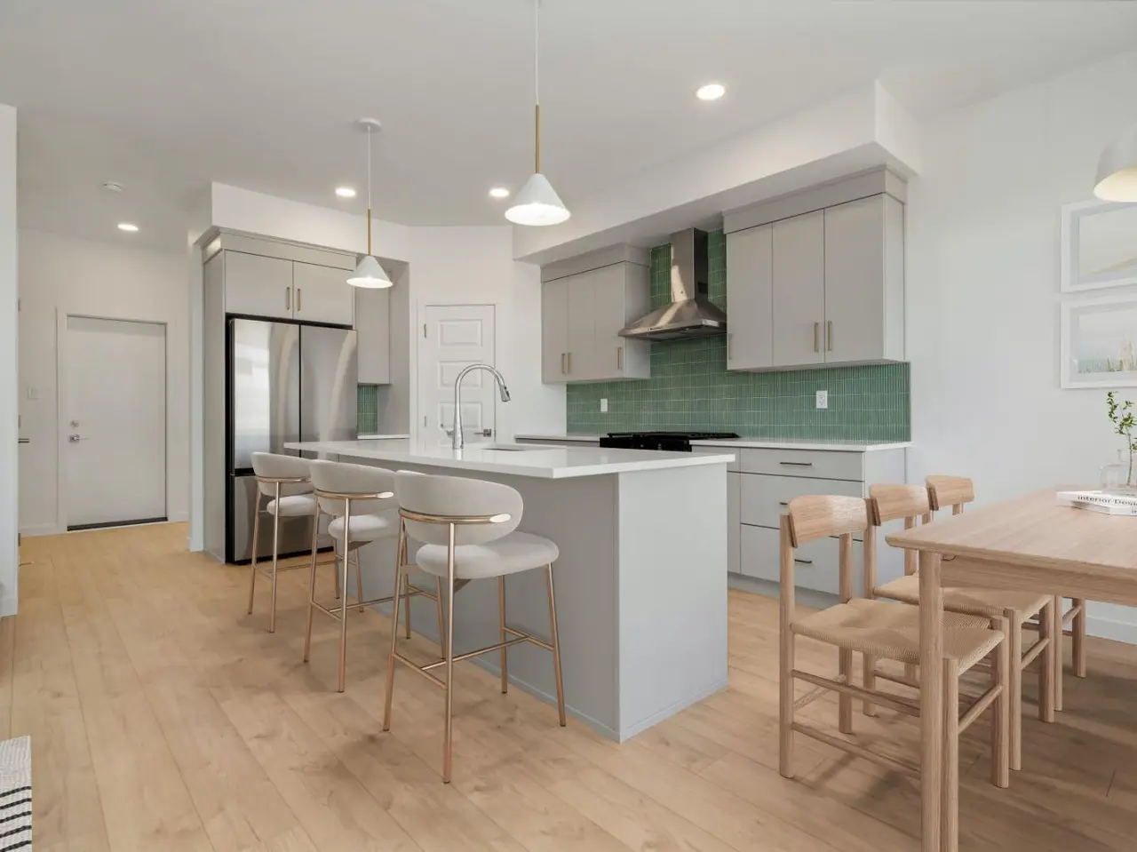 738 Violet Place W