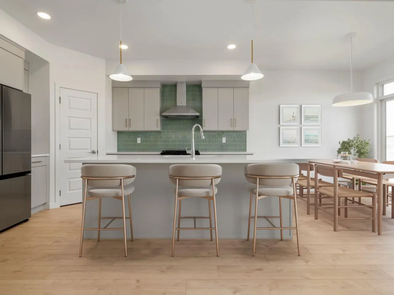 738 Violet Place W