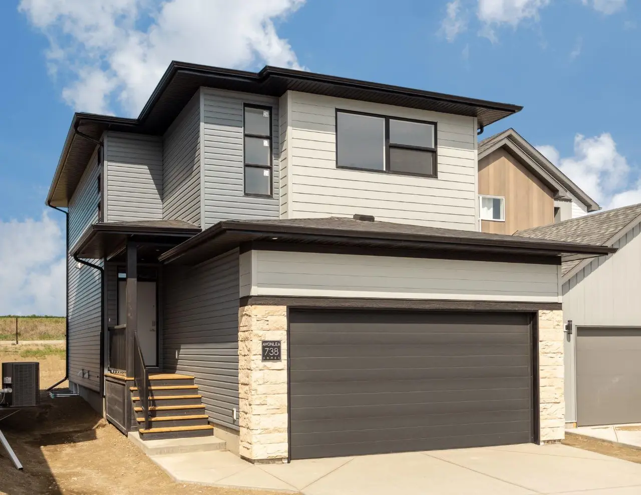 738 Violet Place W