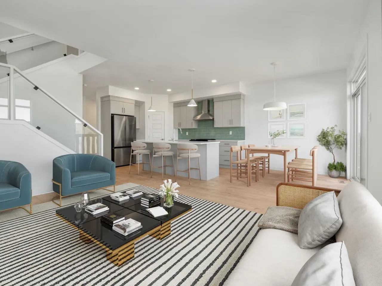 738 Violet Place W