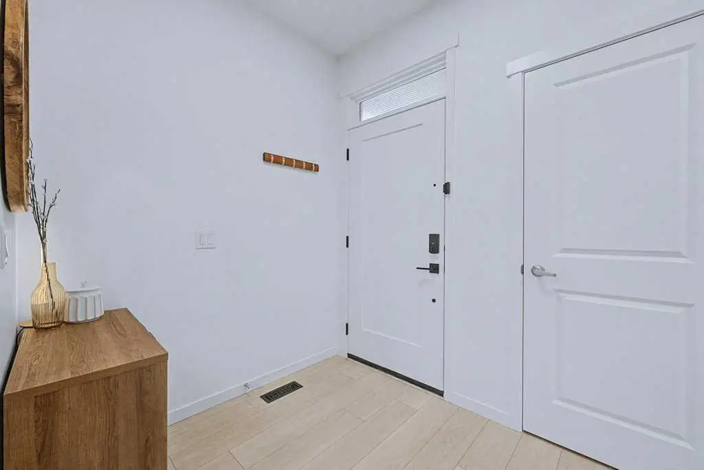 250 Hotchkiss Common SE