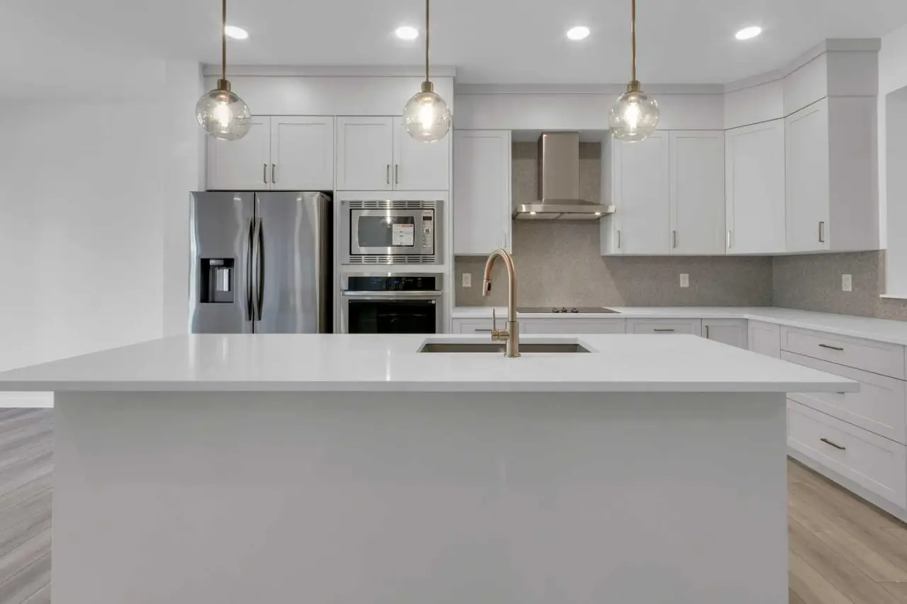 200 Starling Place NW