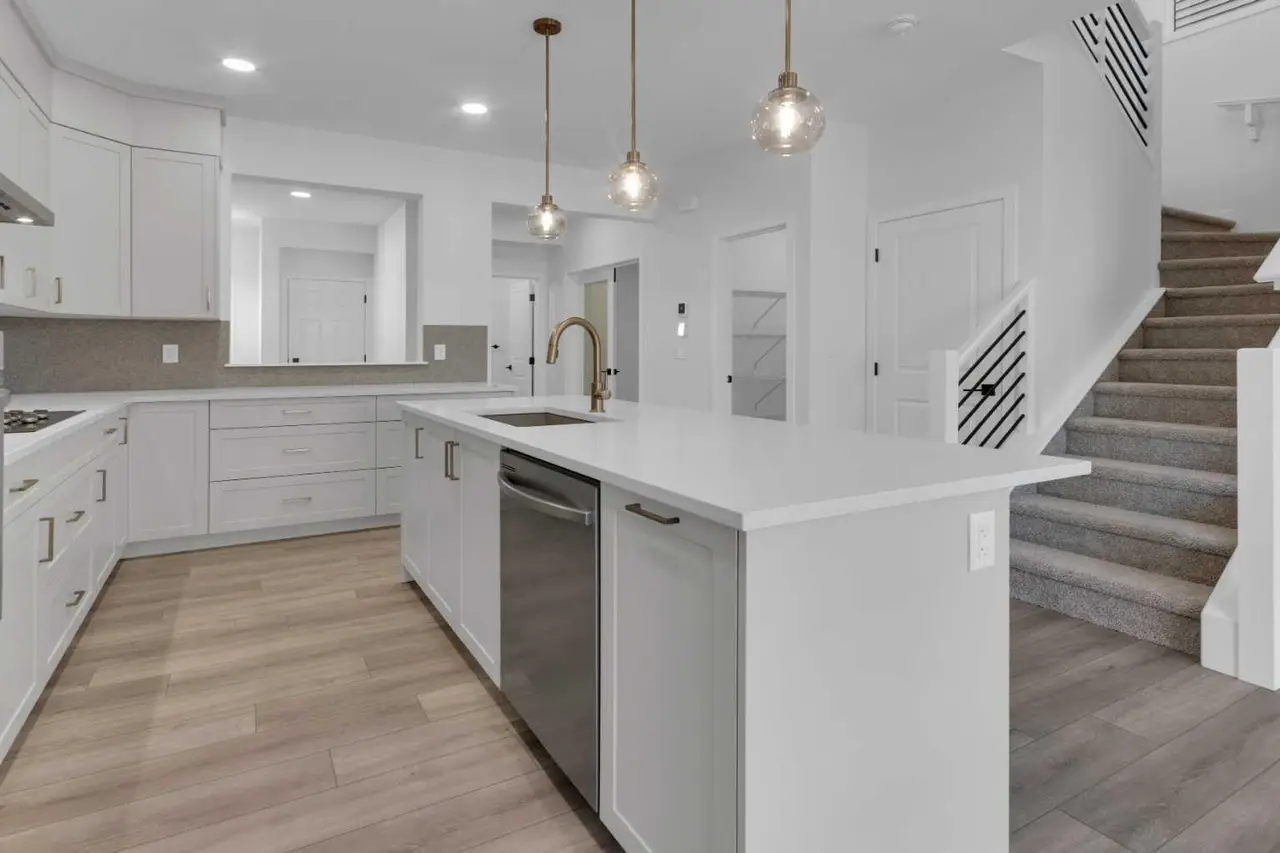 200 Starling Place NW