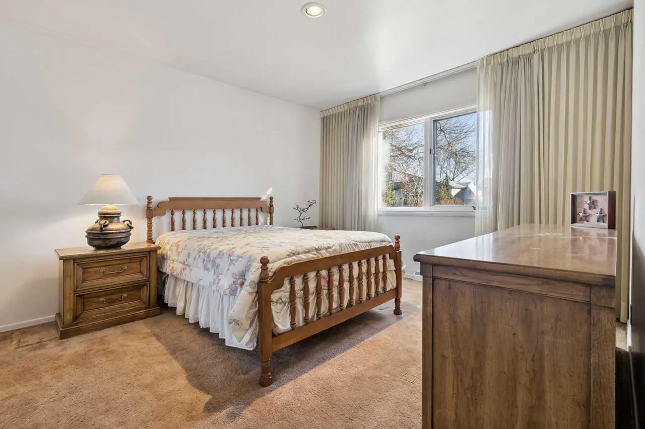 34 Rosery Drive NW