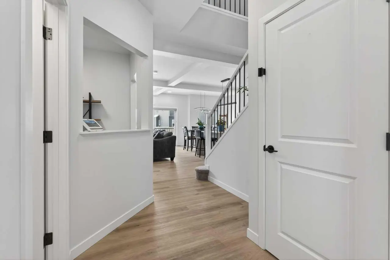 553 Baywater Manor SW