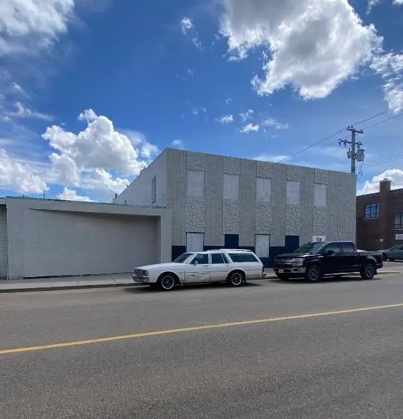 116 1 Street W