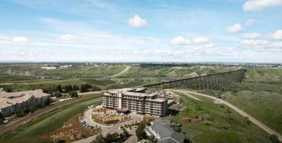 210, 102 Scenic Drive N