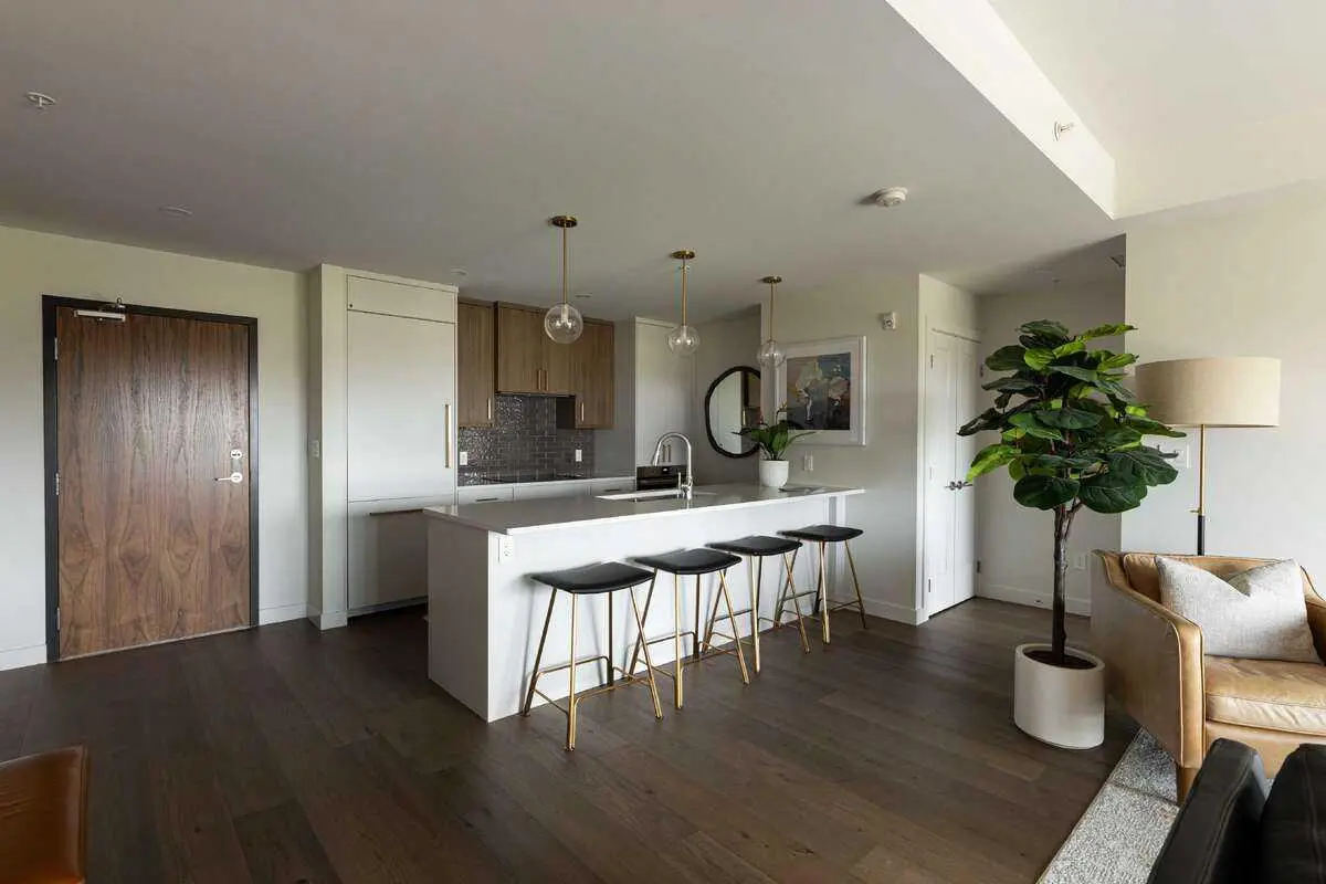 506, 102 Scenic Drive N