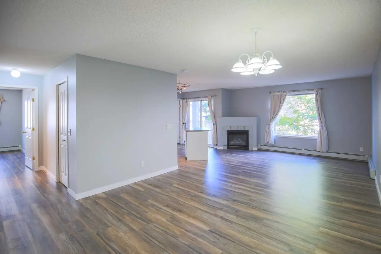 202, 5202 Valleyview Park SE