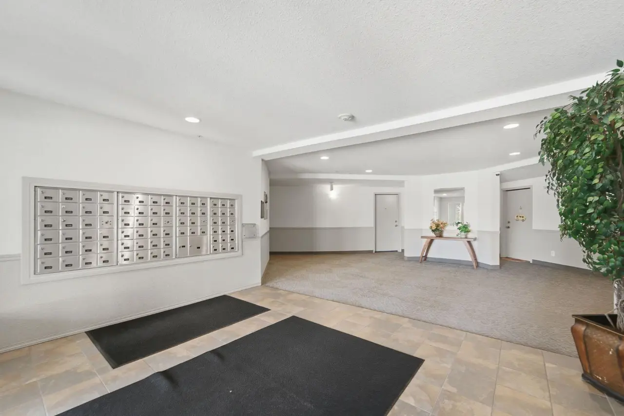 1309, 2395 Eversyde Avenue SW