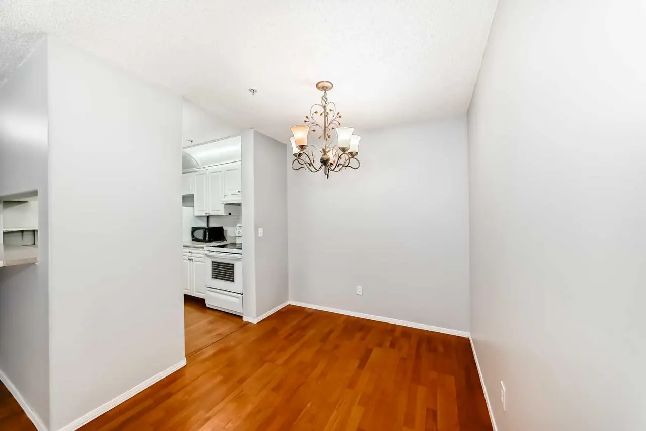 2110, 20 Harvest Rose Park NE