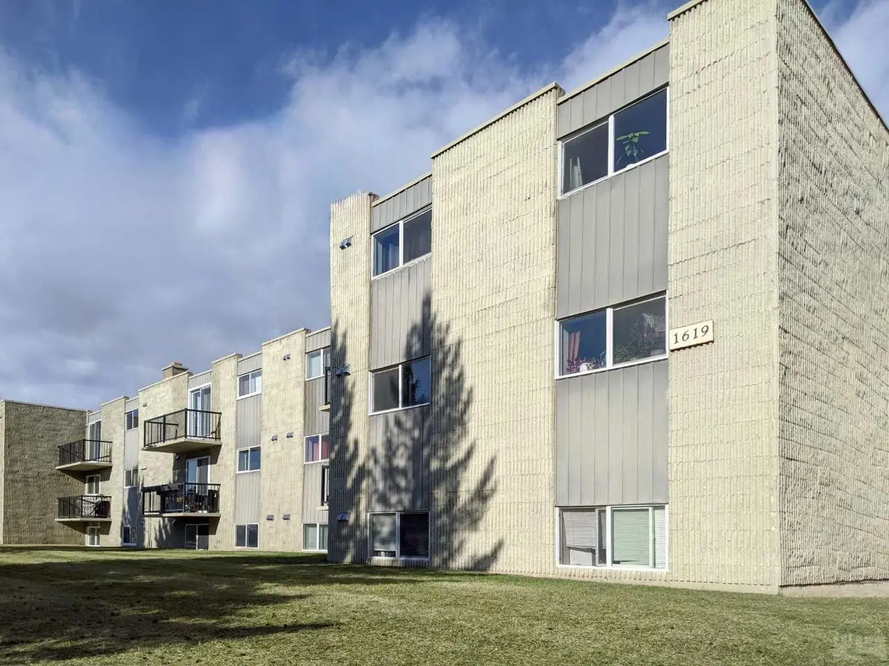 16, 1619 Scenic Heights S