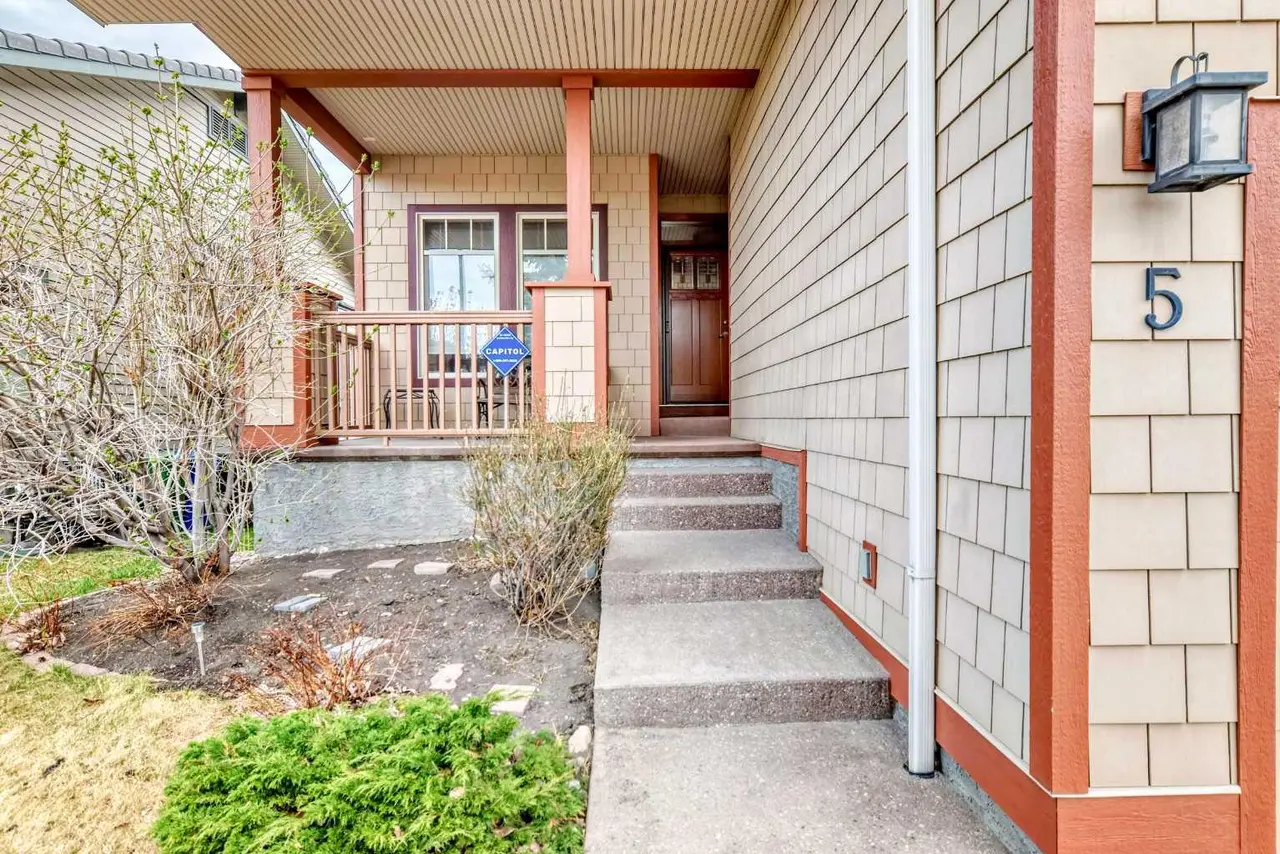 5 Bridle Estates Road SW