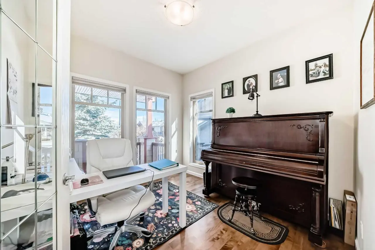 5 Bridle Estates Road SW