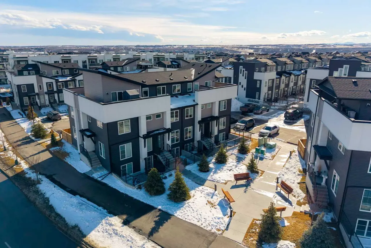 403, 474 Seton Circle SE