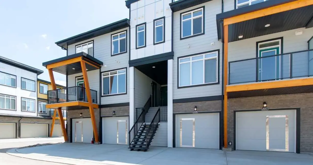 209, 414 Seton Passage SE