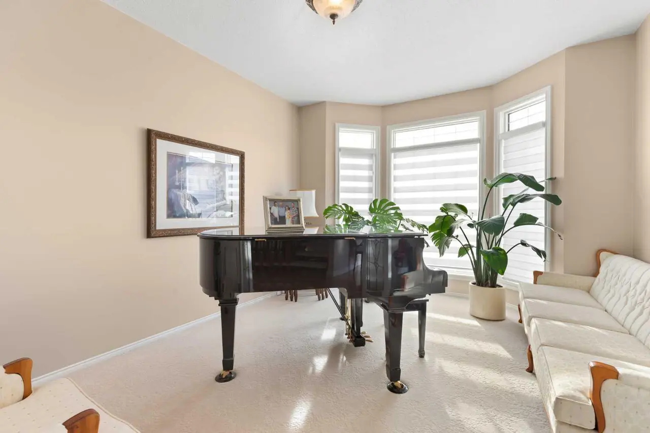 22 Turner Crescent SE