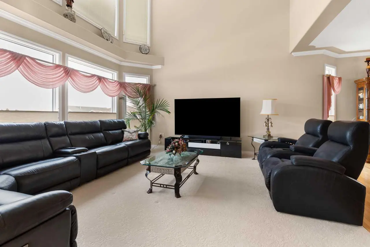 22 Turner Crescent SE