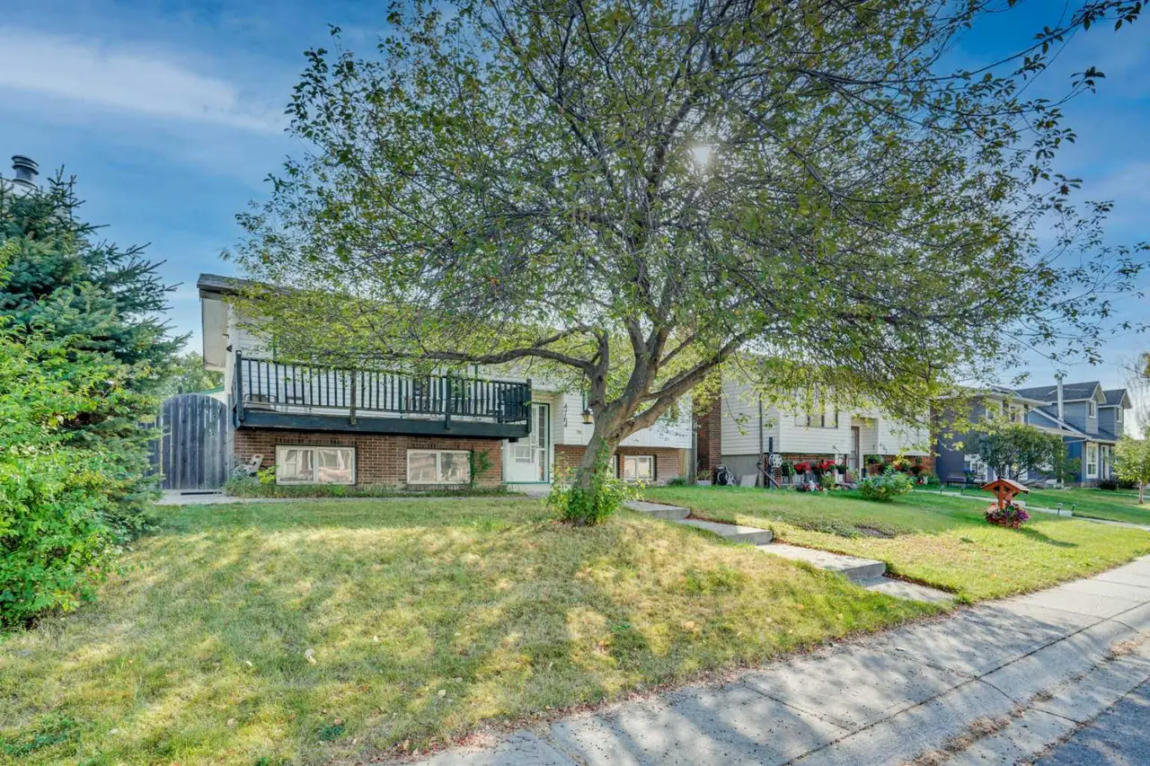 4764 Rundlewood Drive NE