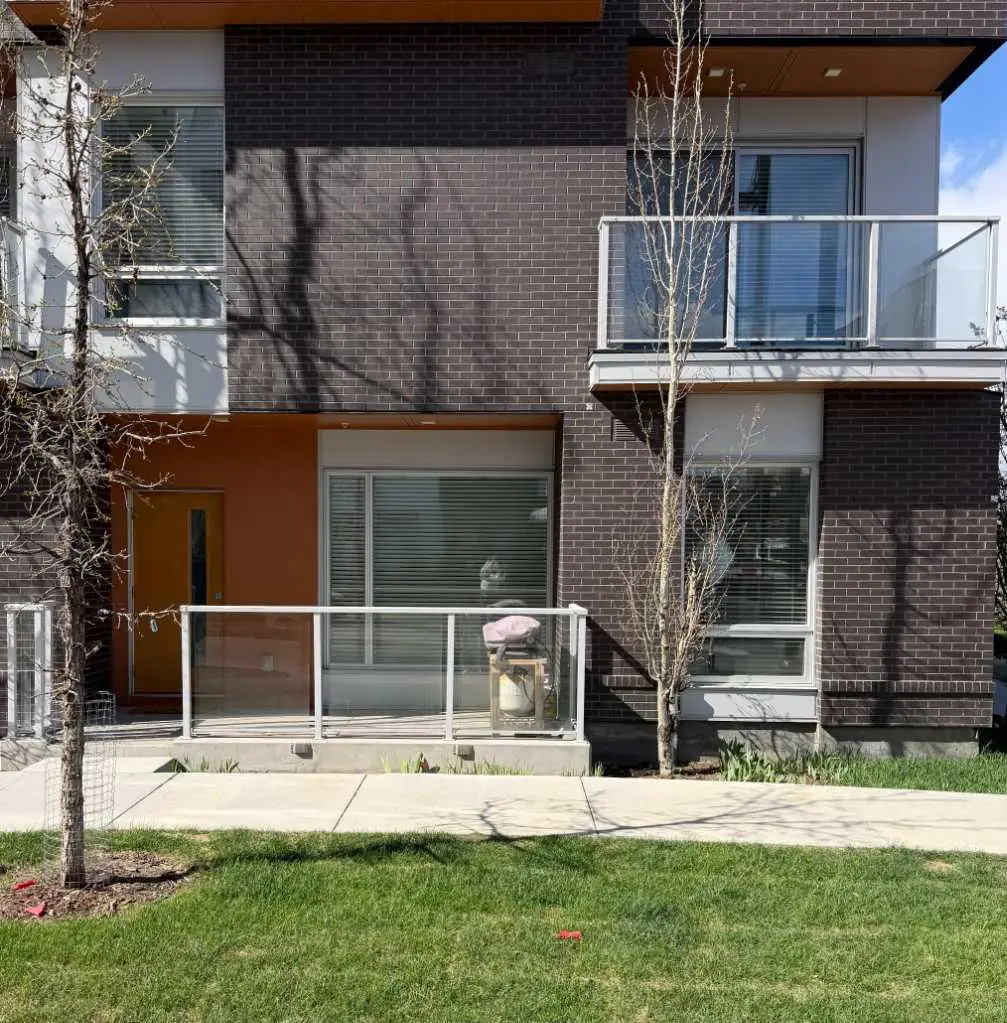 102, 3125 39 Street NW