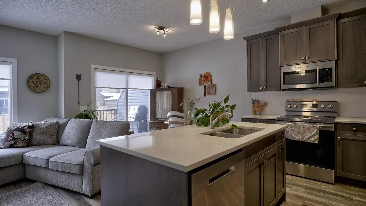 135 Reunion Loop NW