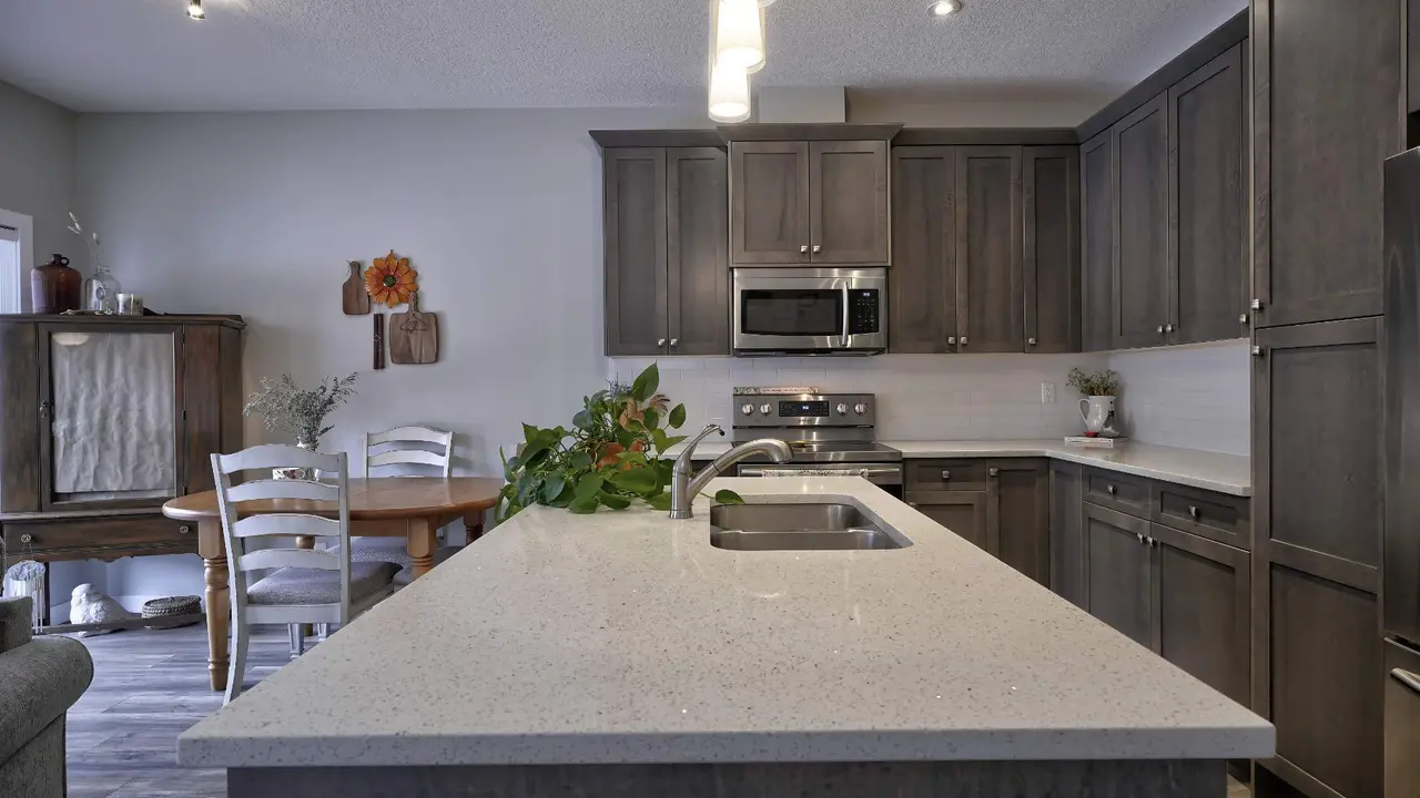135 Reunion Loop NW