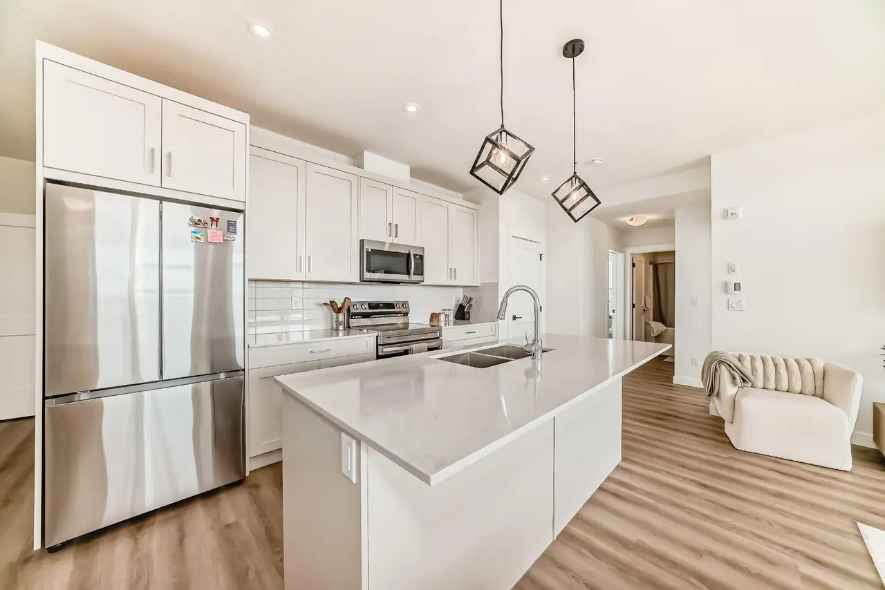2307, 55 Lucas Way NW