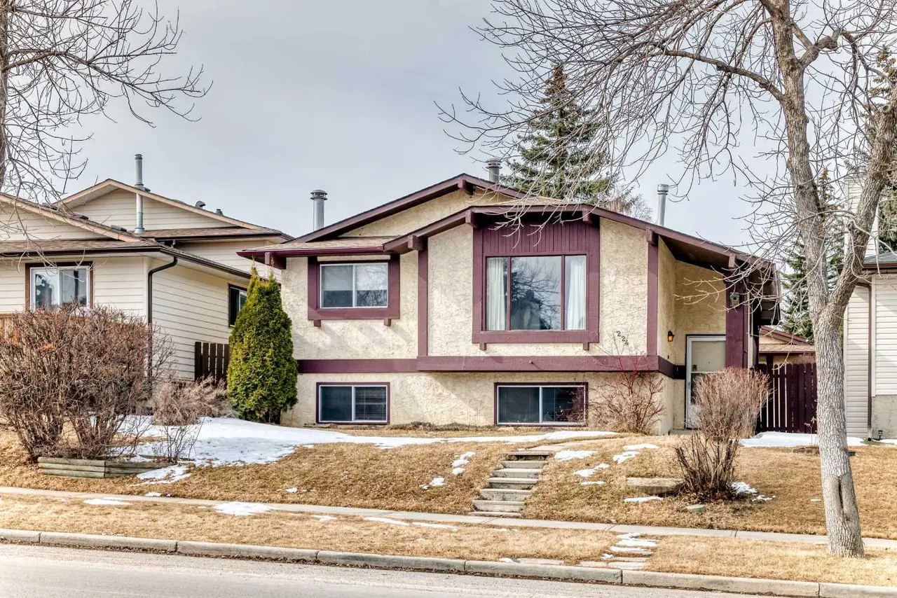 224 Berwick Way NW