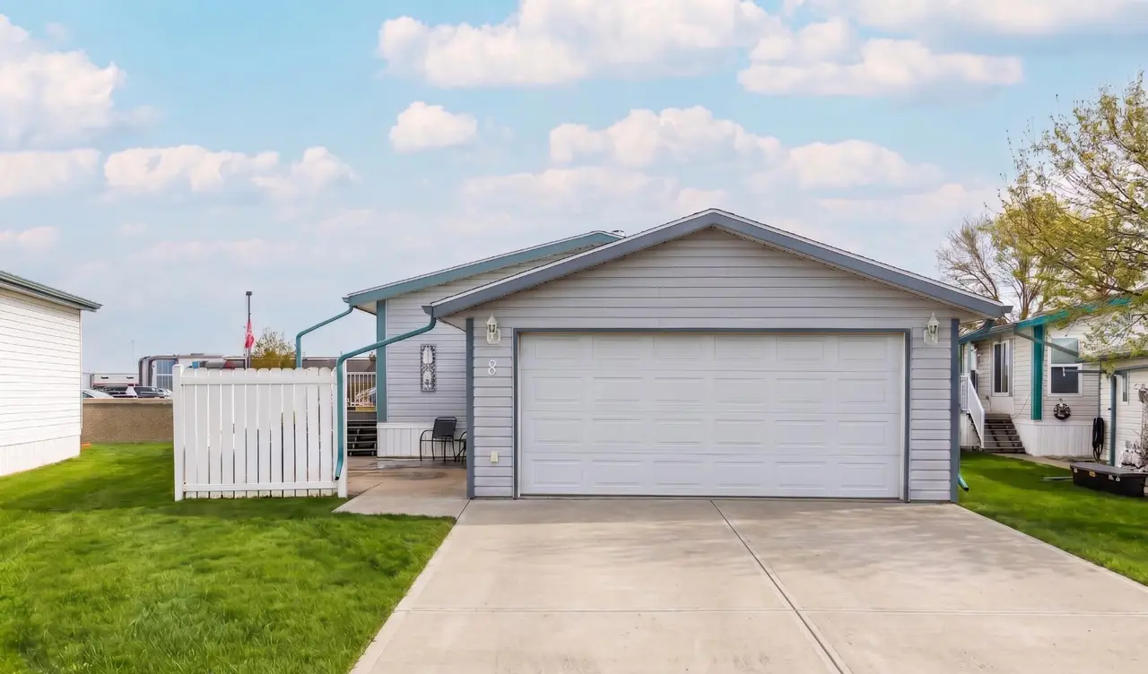 8, 1600 Strachan Road SE