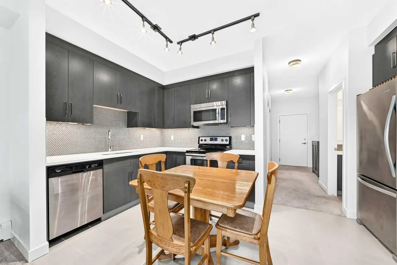426, 25 Auburn Meadows Avenue SE