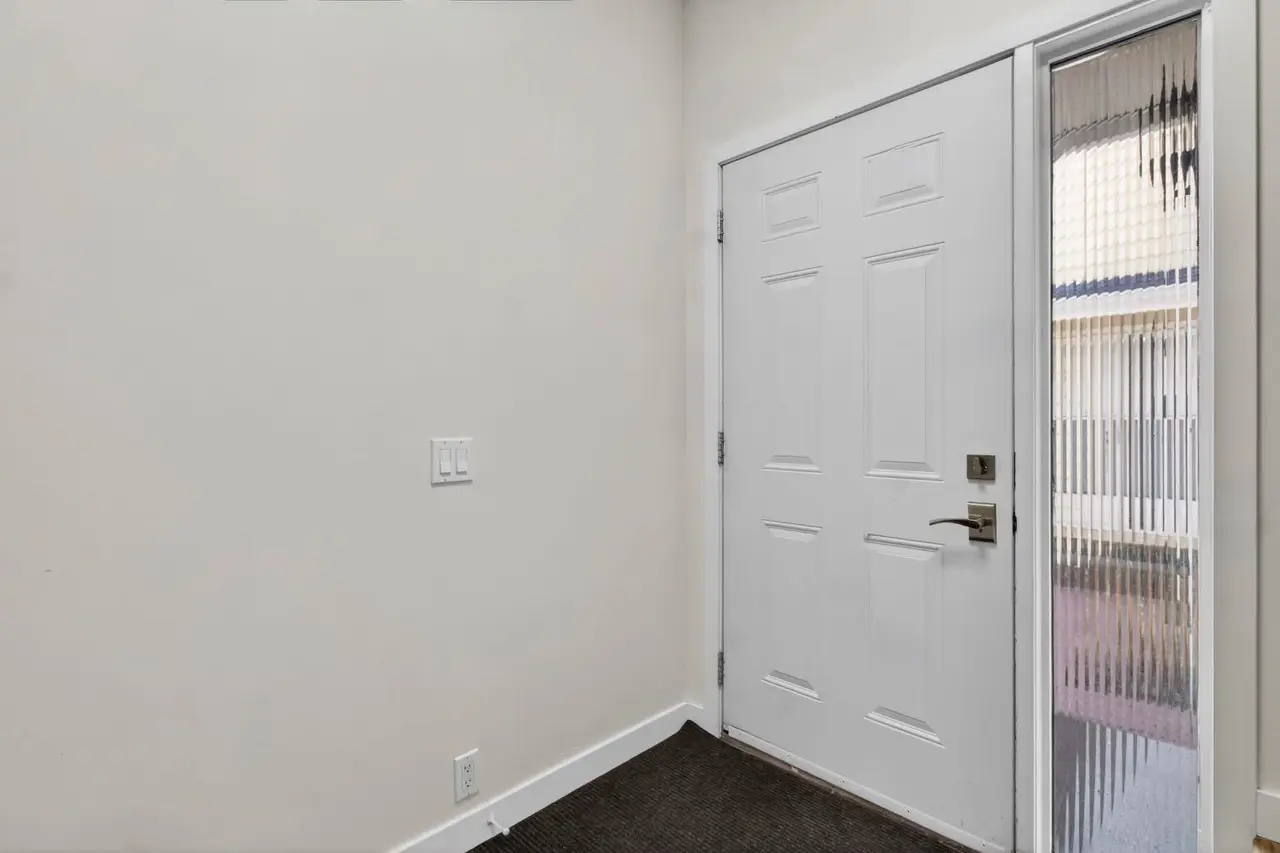 360 Point Mckay Gardens NW