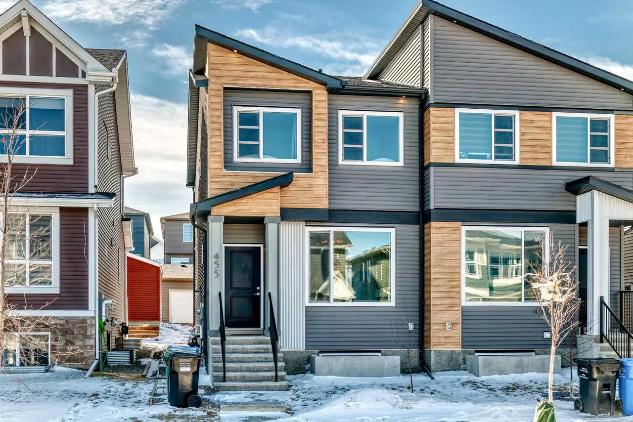 455 Tekarra Drive NW