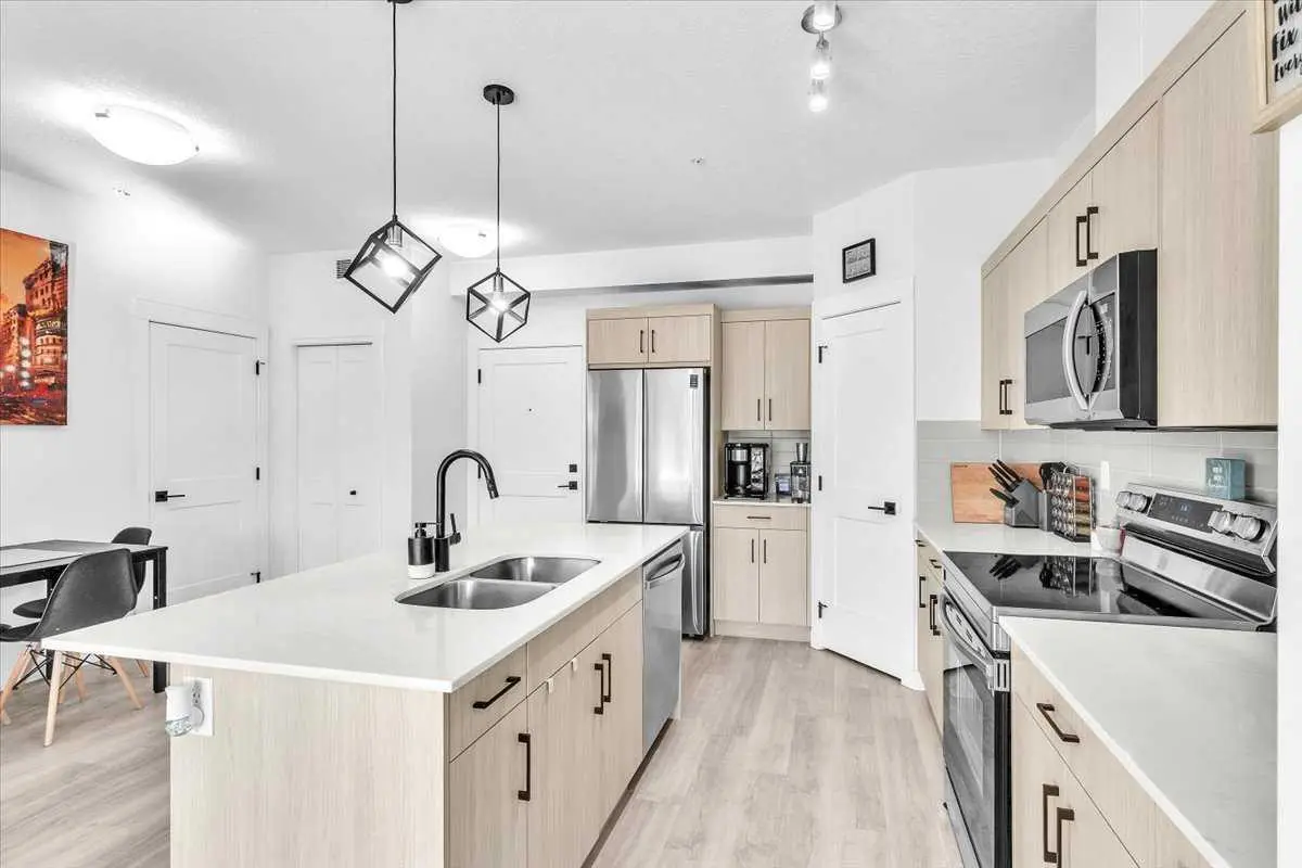 305, 30 Sage Hill Walk NW